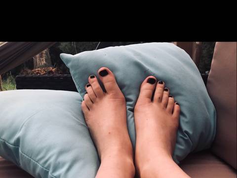 elegantfrenchfeet nude