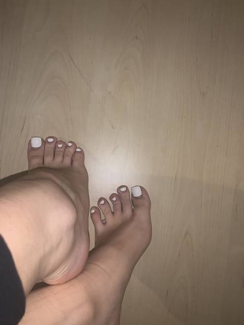 feetandlegslover nude