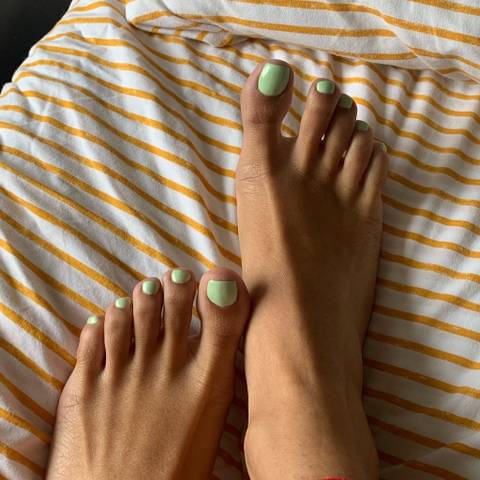 arosewithtoes nude