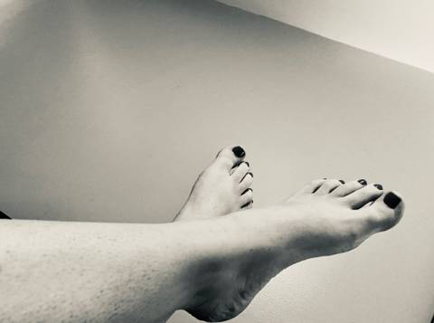 kikinkyfeet nude
