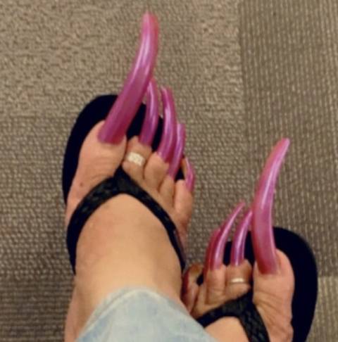 thelongnailslioness nude