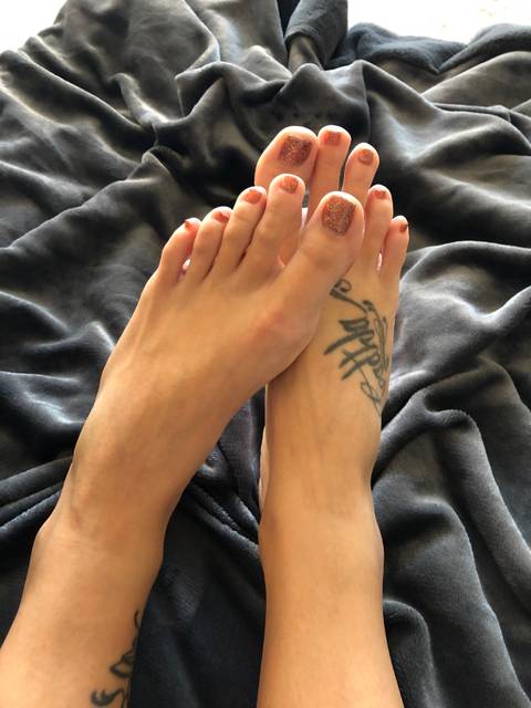 @lola.toes