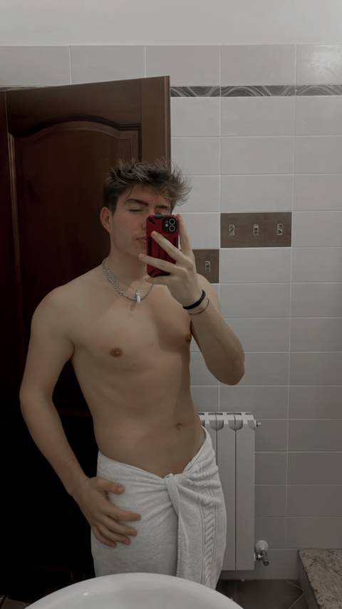 leuccio nude