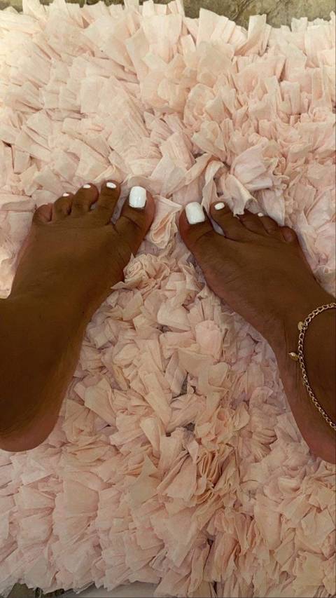 femininefeet21