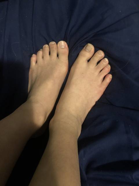 @feetlegsadmire