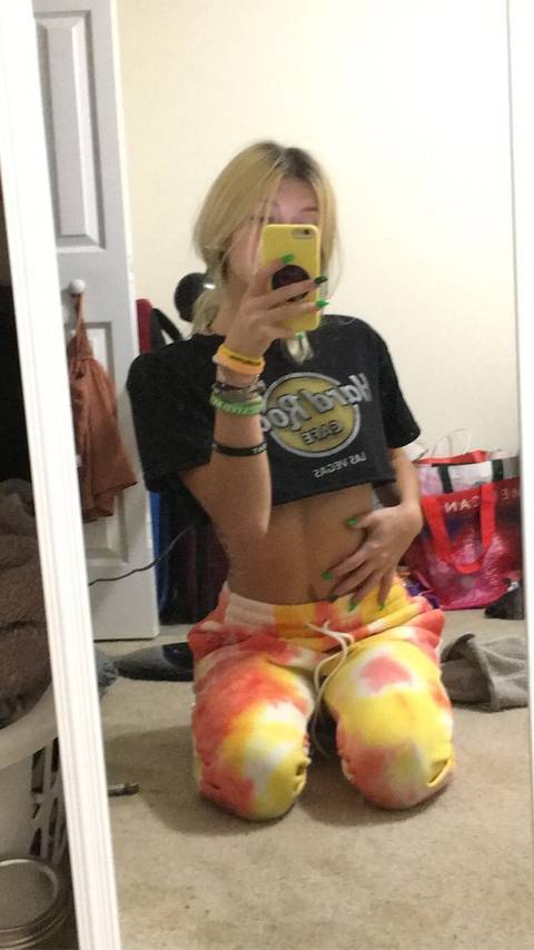 blondebitty22 nude