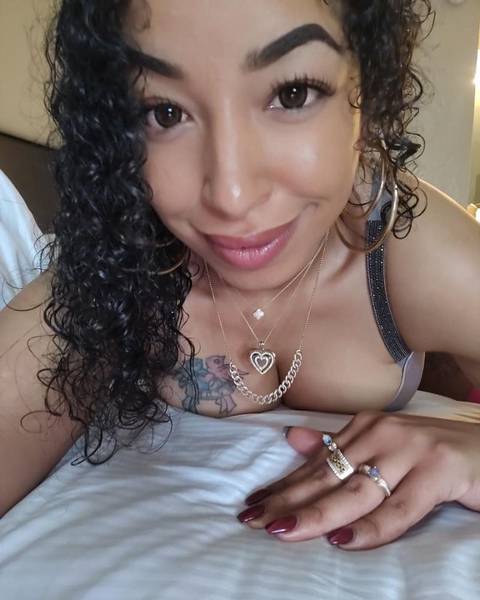 msroyallee nude