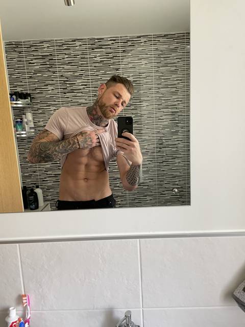 plylad nude