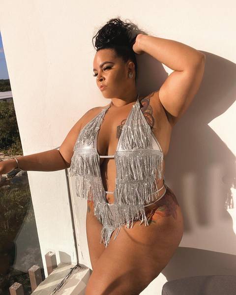 @curvymodeltay