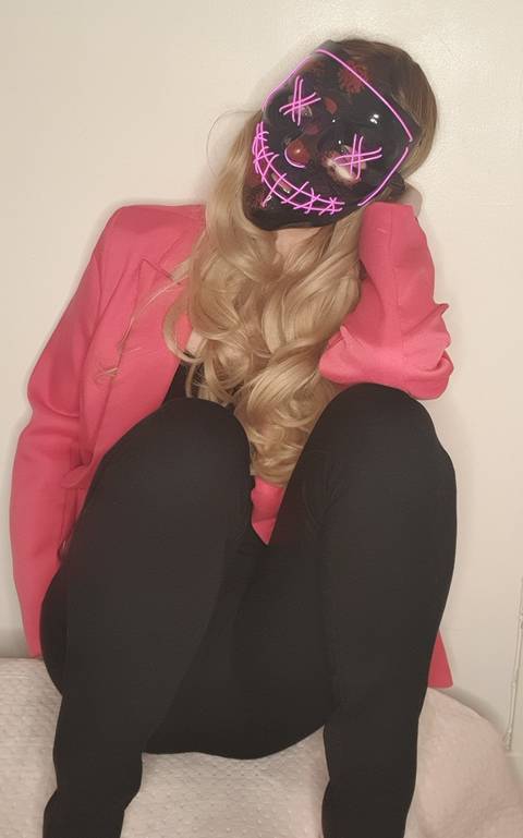 @maskedfootgirl