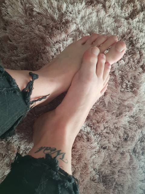 lovelyfeetly