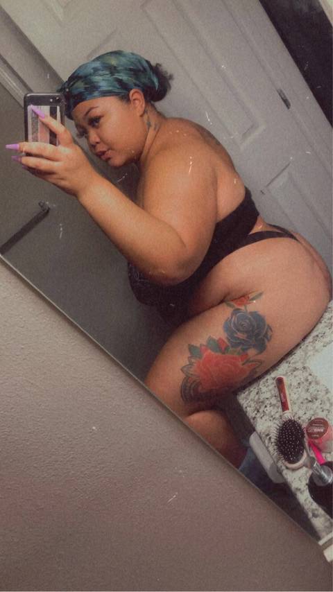 @thickassyella_