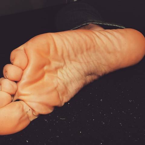 enjoy.body.and.foot nude