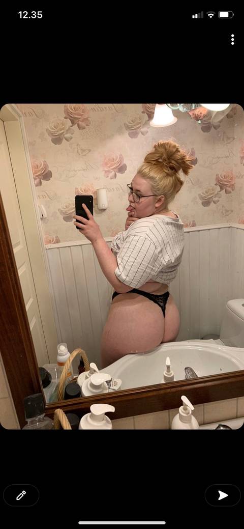 bootyb1tch nude