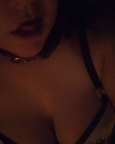 theredqueensquarters nude