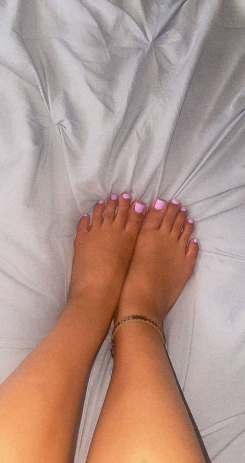 pinkietoenail