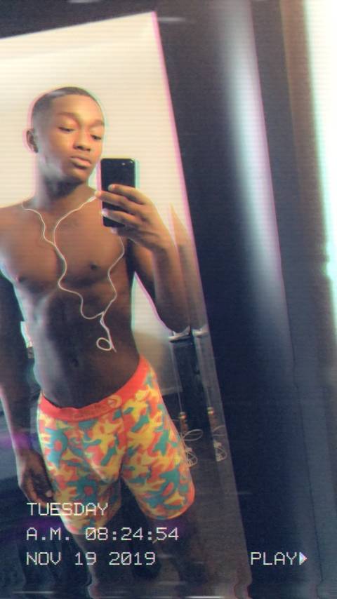 deshongucci nude