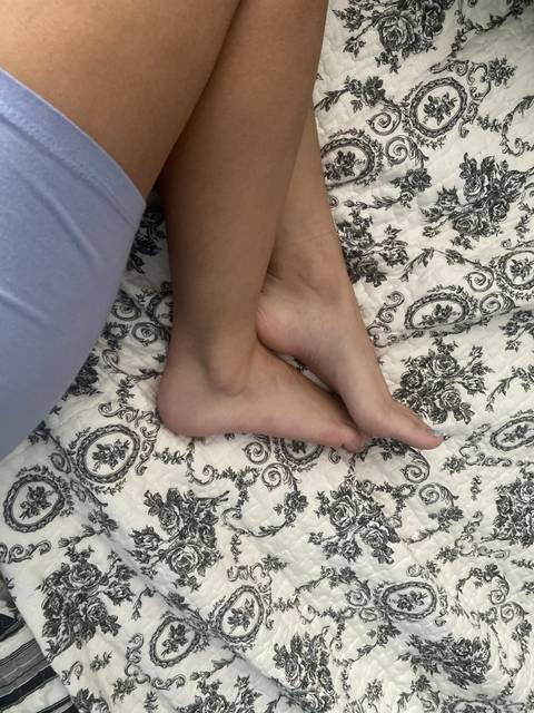 lacysprettyfeet nude