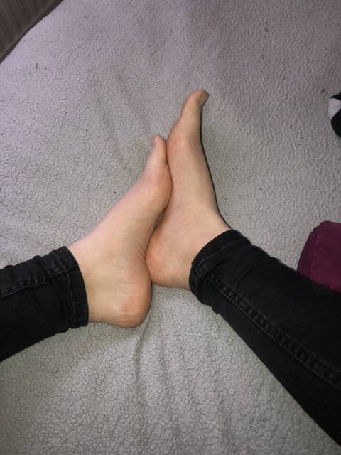 only_feet_pics3