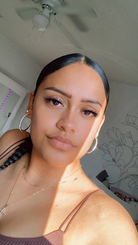 @prettyfeetbyev