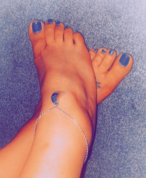 @footsyfeety