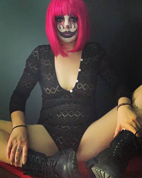 @missfrownyclown