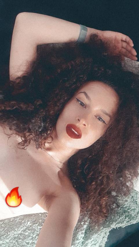 @curlyyhot