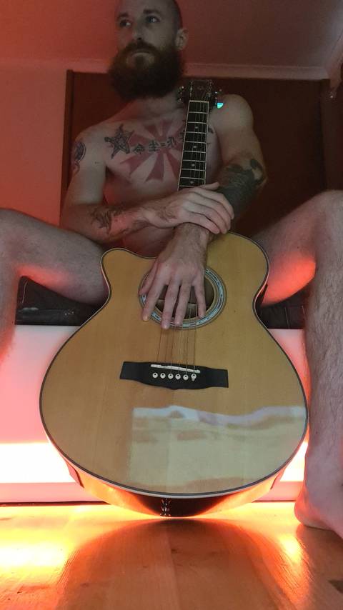 dgjello nude