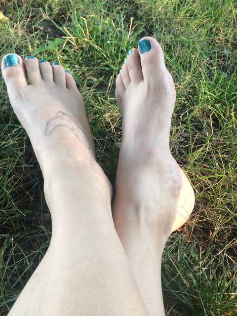 adventurouslilfeet nude