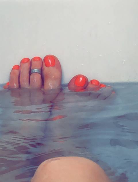 toesylick nude