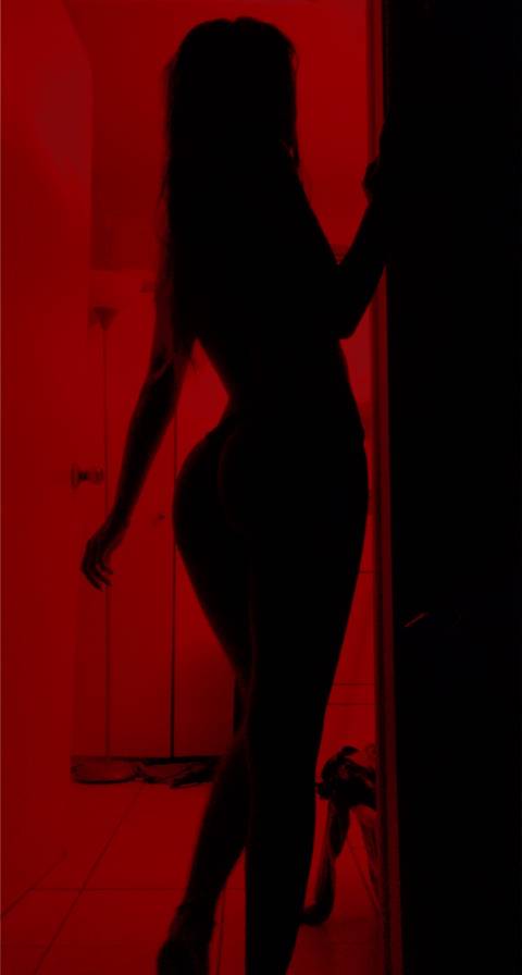 @prettylilskinnybody