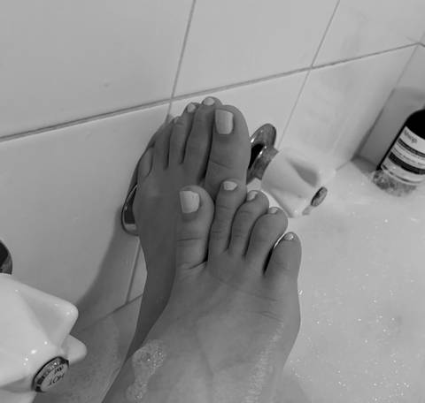 modelling-feet nude