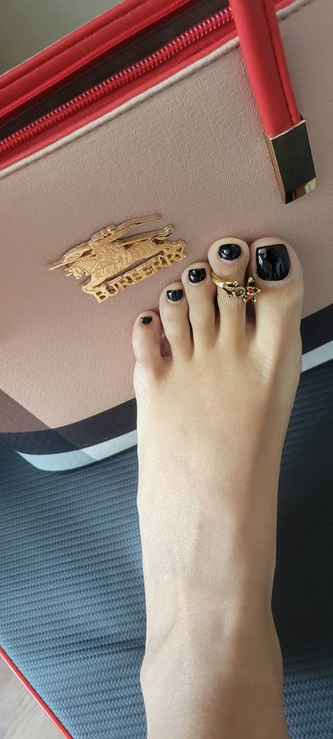 @uptown.toes.babe