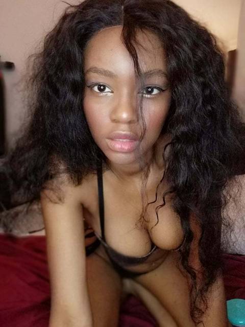 ebonyecchi nude