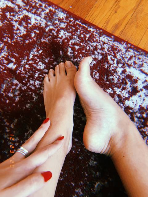 @favfeet21