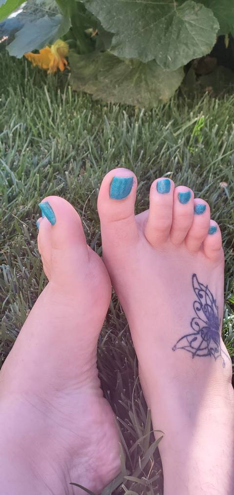 @dollfeet28