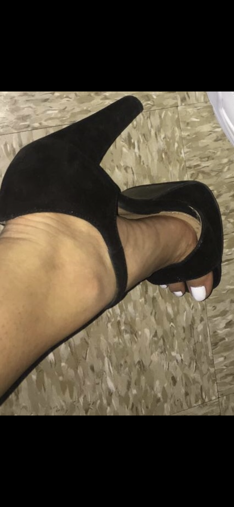 @latinamomfeet