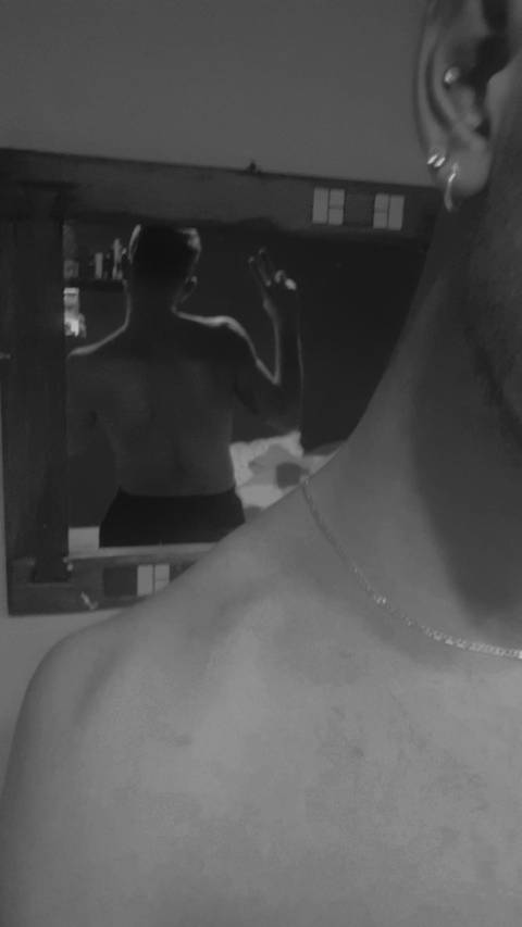thom20 nude