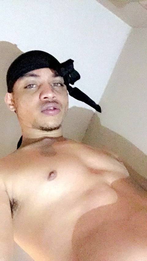 baae2x nude