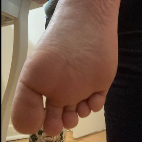 anniebroughtonfeet