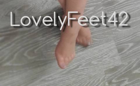 lovelyfeet42free nude