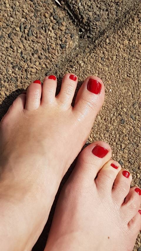 nelli_feet