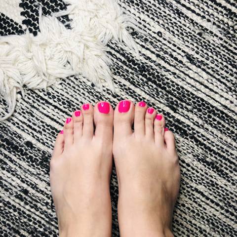 hot.pinky.toes