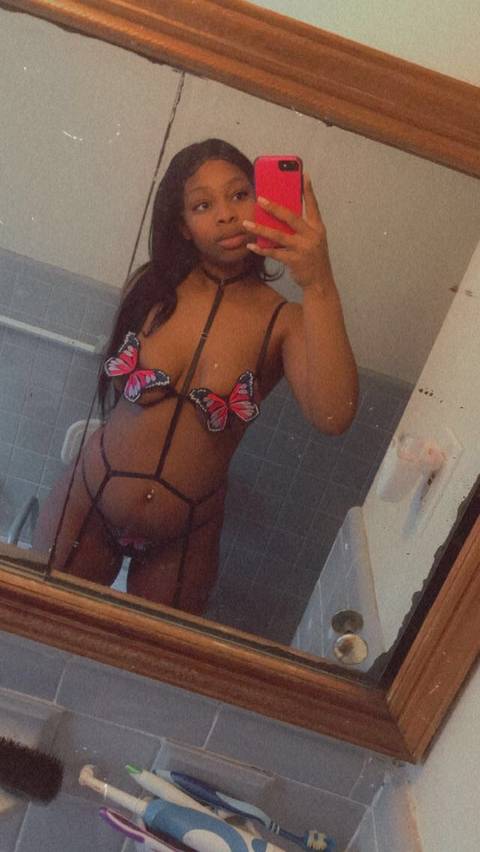 neshiaadabrattt nude