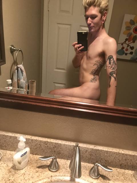 theolfficialblondieboi nude