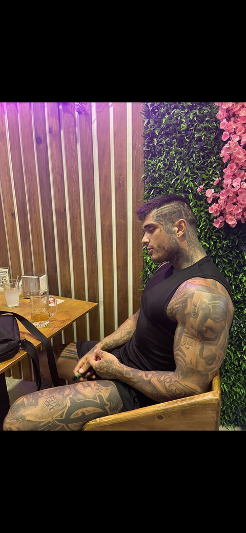 Leon - leon_traveling OnlyFans