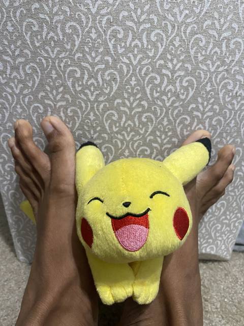 poke-feet