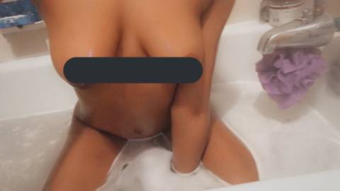 taeeszn nude