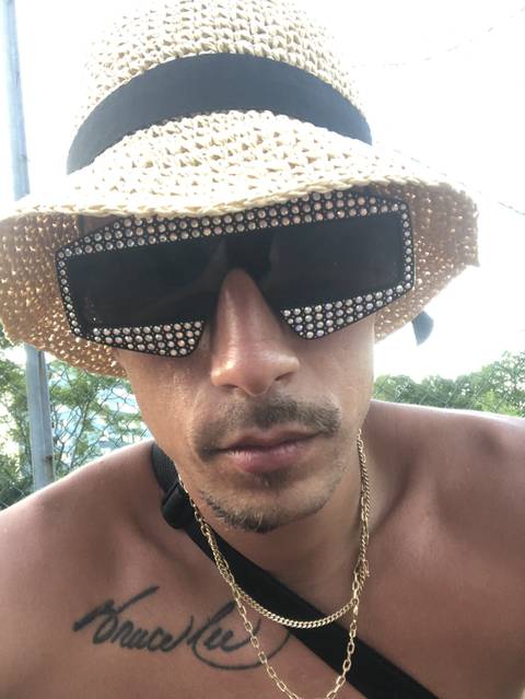 robertovstheworld nude
