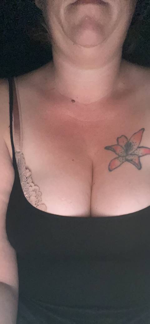 mommyneedsanescape nude